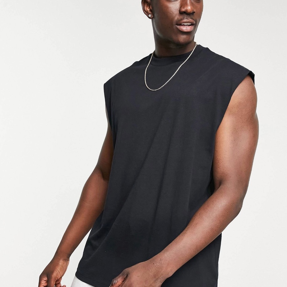 - Men’s tank top